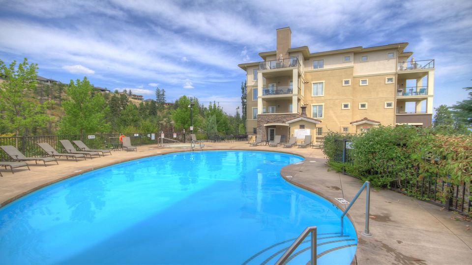 Pinnacle Pointe at 1873 - 1875 Country Club Dr, Kelowna, British Columbia