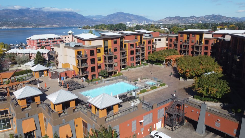 Exterior at Playa del Sol, Kelowna